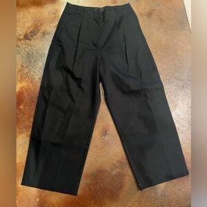 Banana Republic Black crop dress trouser pants. Size 6-Never Worn.